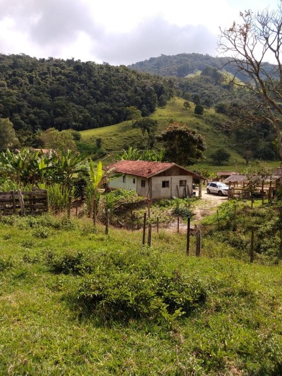 Sítio 11 alqueires com nascentes, cachoeira e represas – a 10 km da Rod. Oswaldo Cruz em Natividade da Serra/SP